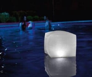 Intex  LED-Schwimmleuchte Licht-Würfel für Garten und Pool 28694